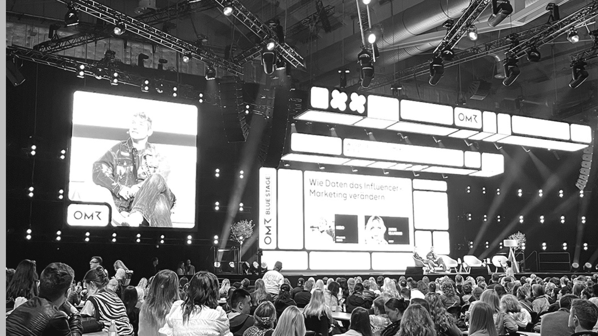 OMR Festival 2026 mit Bühnenprogramm und Besuchern auf dem Messegelände in Hamburg